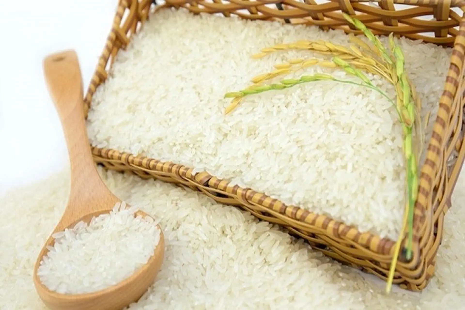 How to distinguish clean rice and poor quality rice